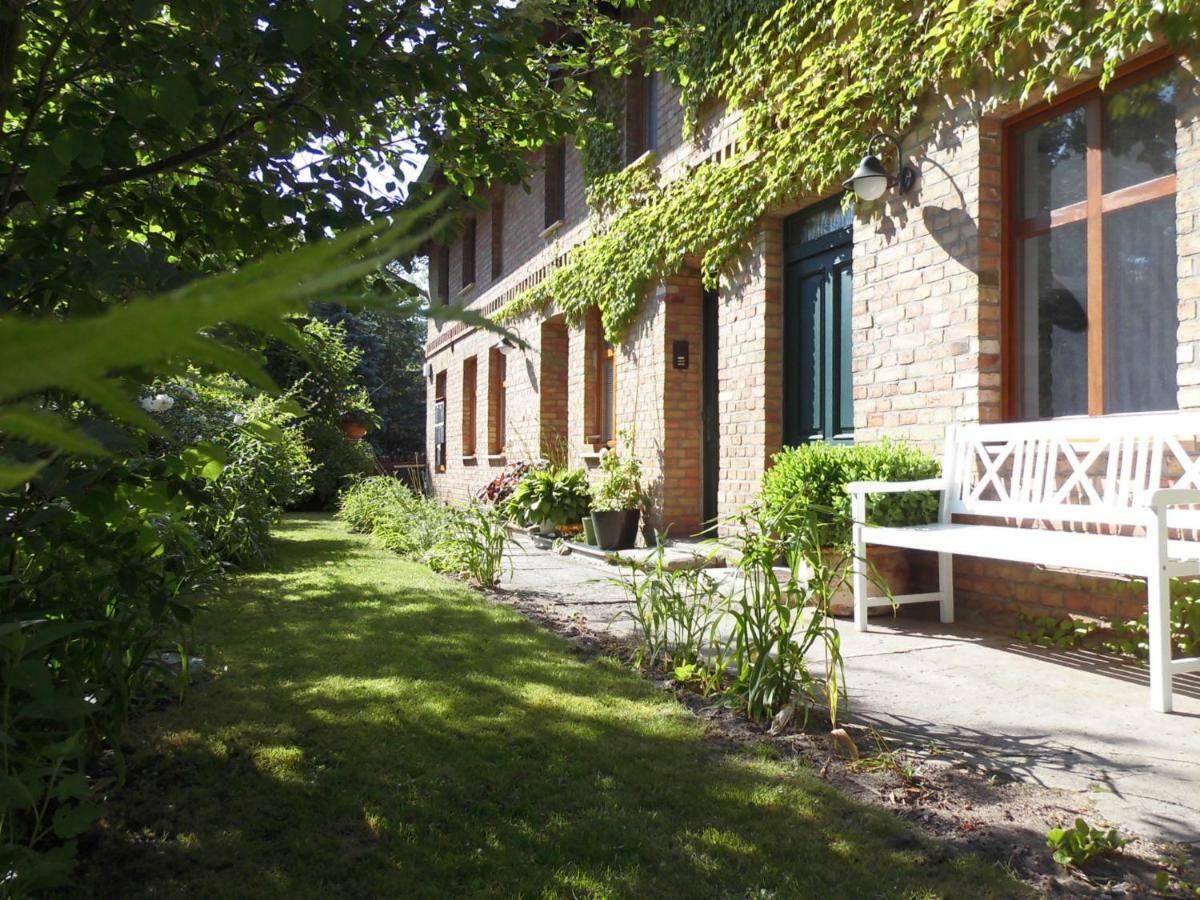Schlossparkferienwohnungen Rheinsberg Mit Garten Bagian luar foto
